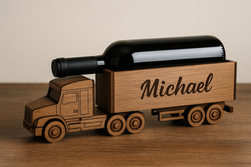 Edles Geschenk für Männer: Personalisierter Holz-Flaschenhalter im LKW-Design