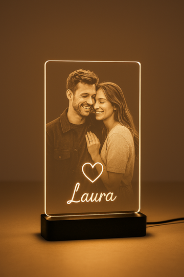 Leuchtende Liebe: Personalisiertes LED-Acrylbild als Geschenkidee