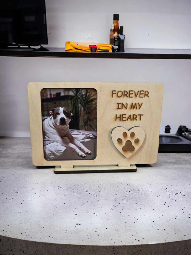 Rama foto din lemn - o amintire eternă pentru animalul tău de companie