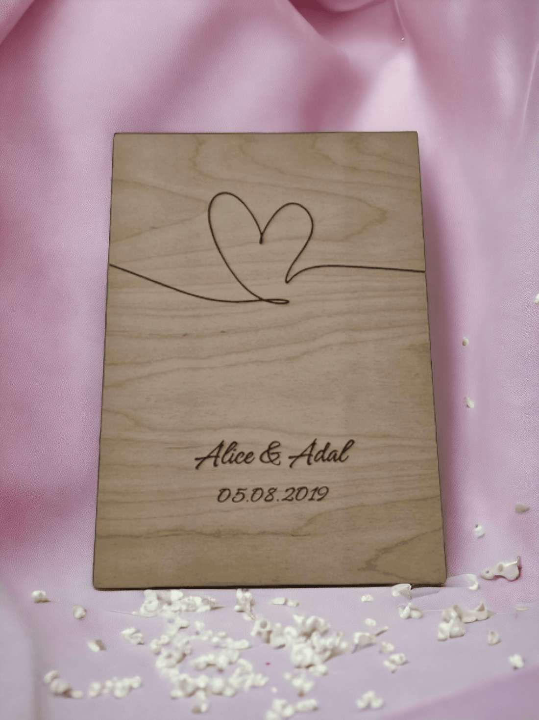 A4 Holzgravur, Herz mit Name/Datum, personalisiertes Geschenk - Styon