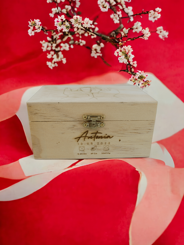 Graviertes Holzkästchen für Taufe personalisiert Rosen Holzbox