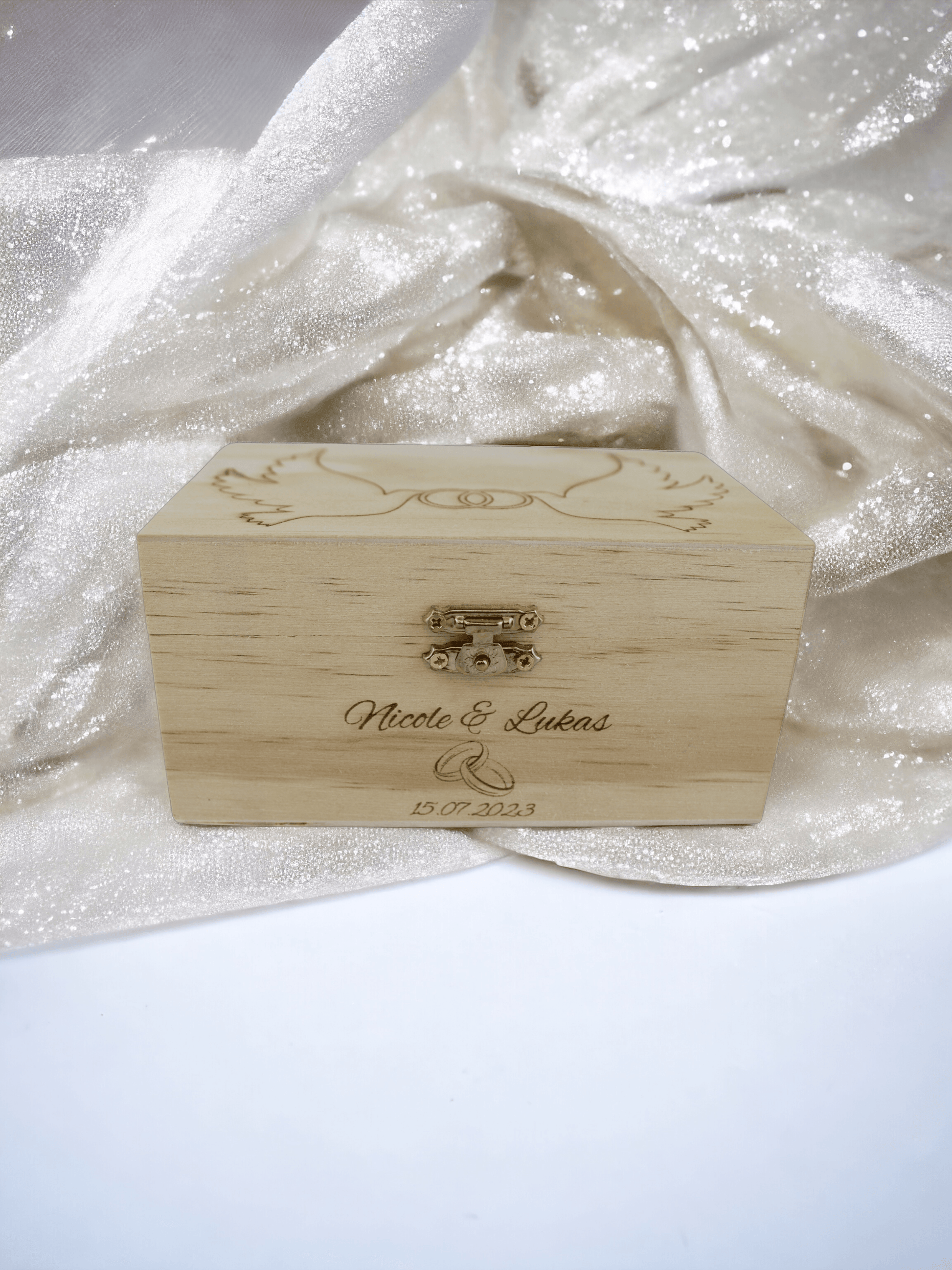 Hochzeitsbox aus Holz Tauben Ringe und personalisierte Daten - Styon