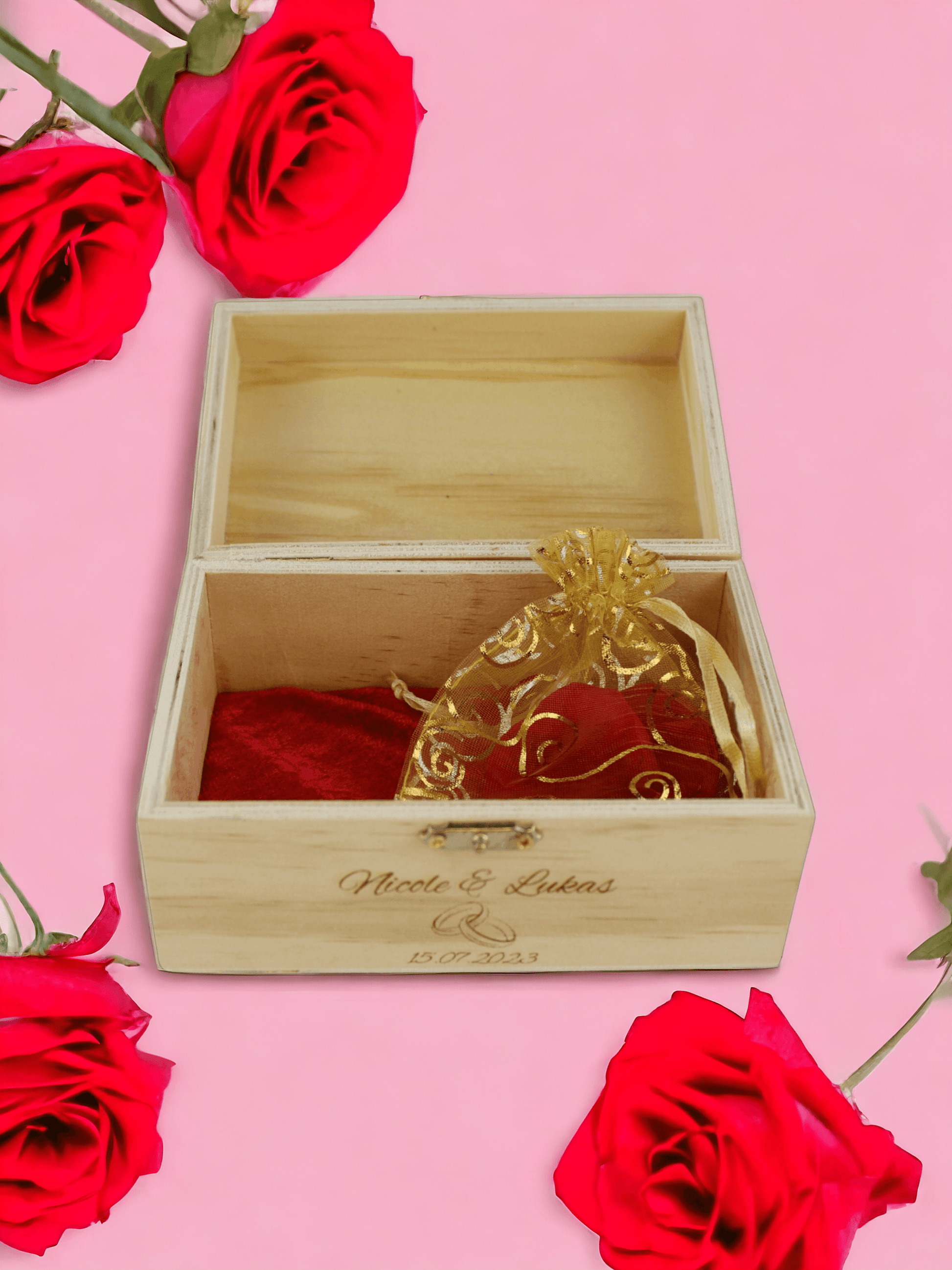 Hochzeitsbox aus Holz Tauben Ringe und personalisierte Daten - Styon