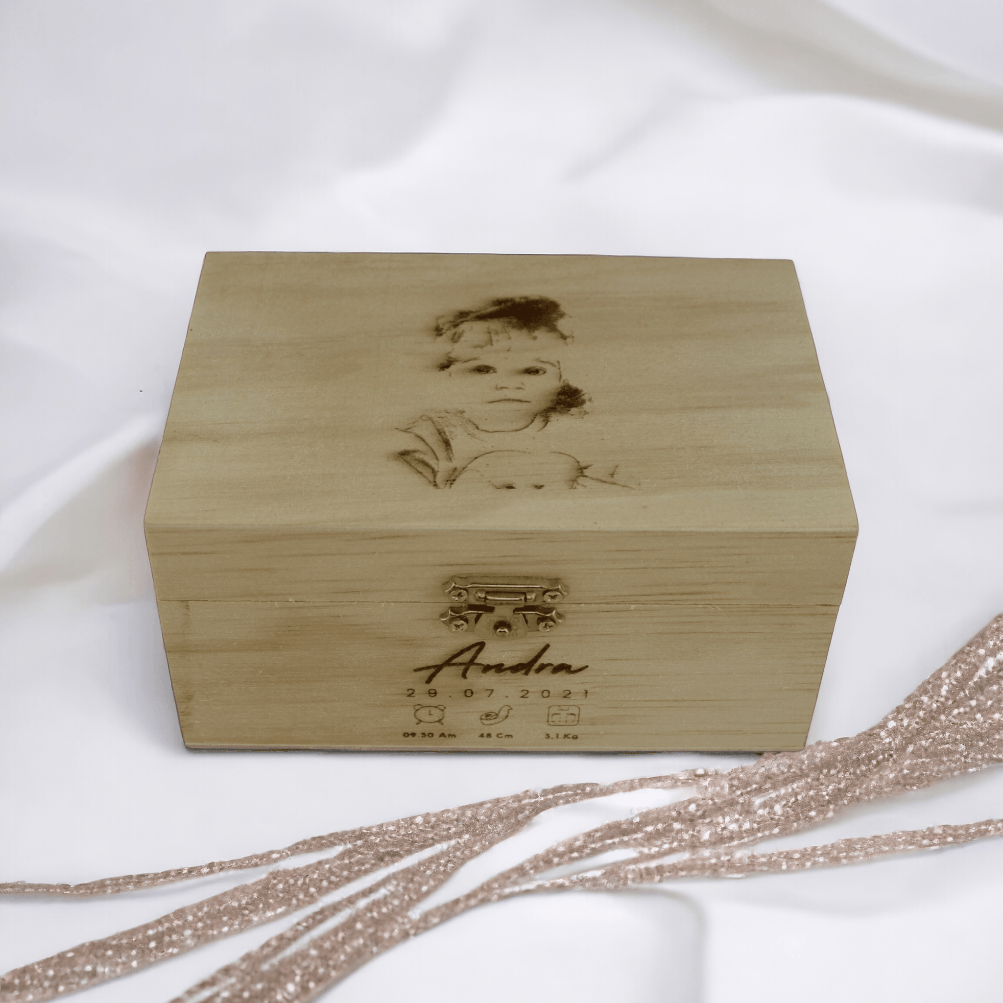 Personalisierte gravierte Baby Portrait Sketch Holzbox - Styon