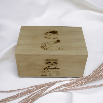 Personalisierte gravierte Baby Portrait Sketch Holzbox