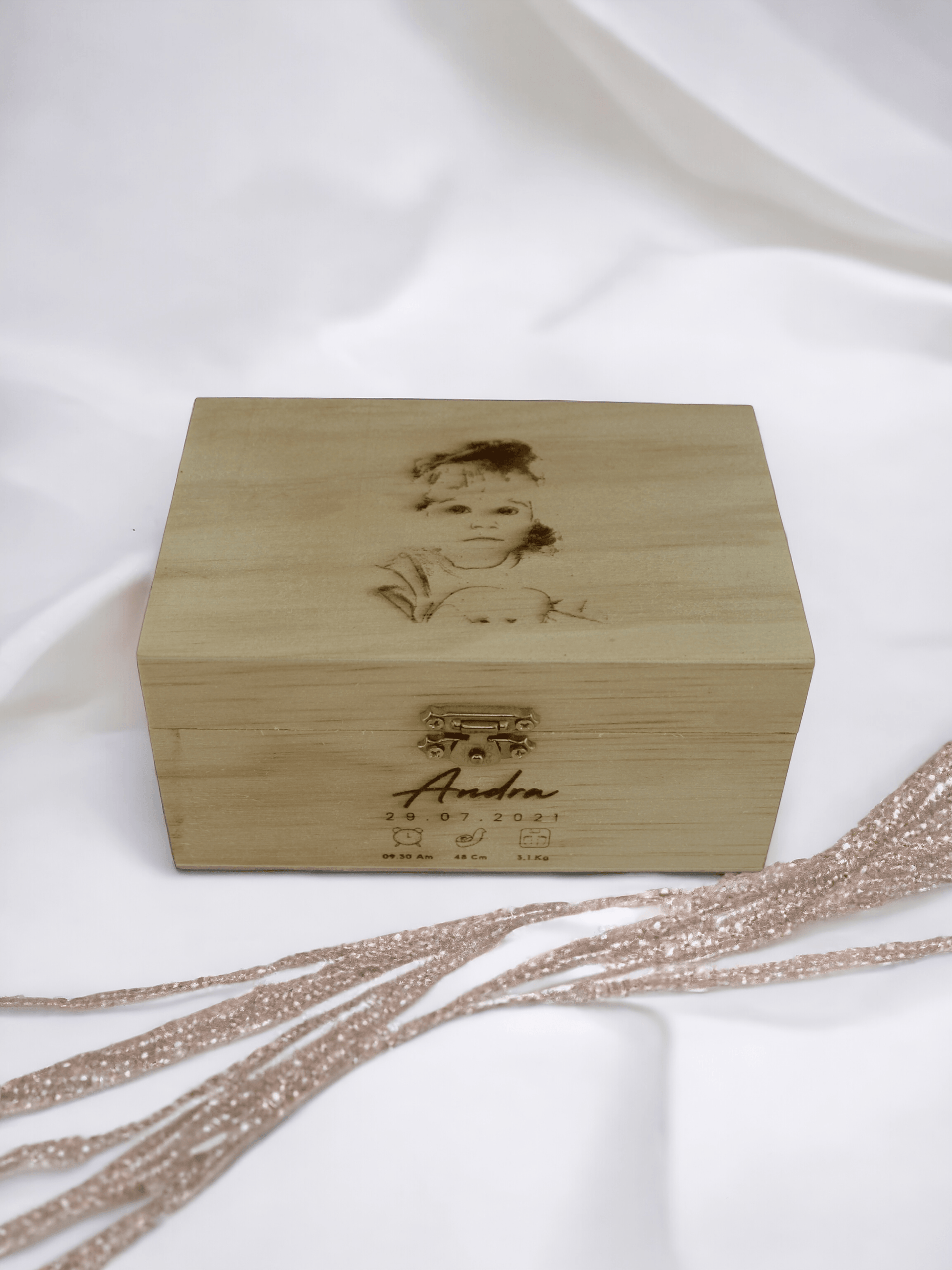 Personalisierte gravierte Baby Portrait Sketch Holzbox - Styon