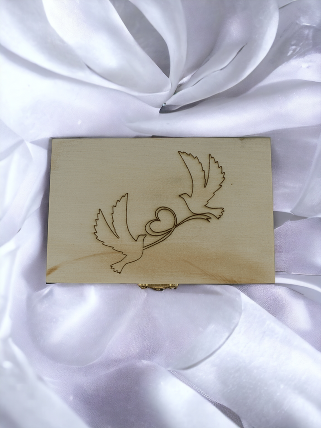 Cutie de lemn pentru porumbei de nuntă și cutie de lemn inimă personalizată