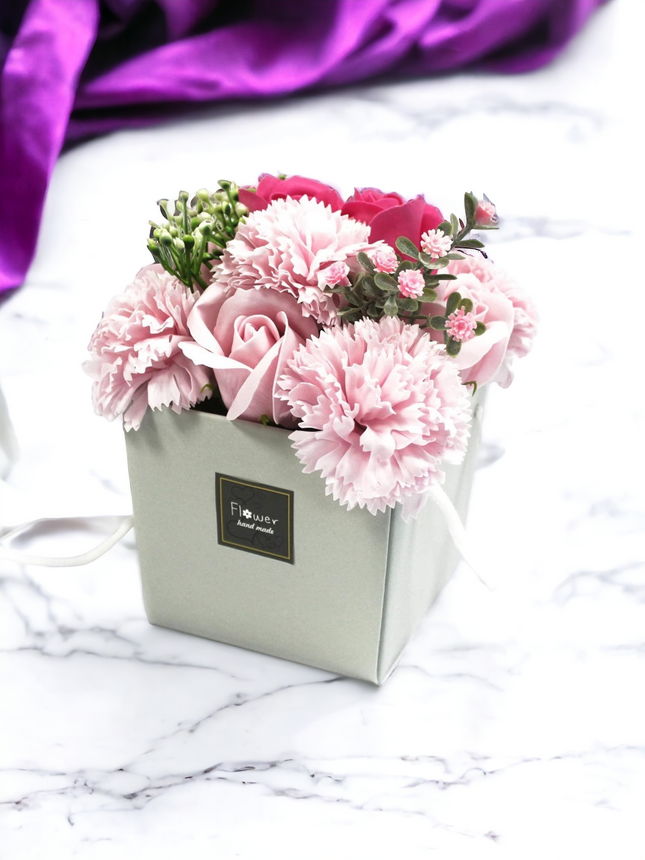 Buchet de flori de săpun - Cadou de aniversare trandafir roz și garoafe