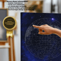 Personalisierte Sternenkarte „Wo alles begann“ als Canvas-Bild – auf Leinwand gespannt und im Raum präsentiert, dazu grafisch hervorgehobene Vorteile wie hochwertige Druckqualität, individuelle Gestaltung, fertig zum Aufhängen und einzigartiges Geschenk für Paare