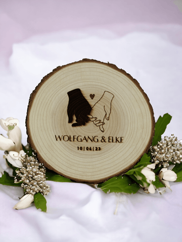 Holzscheibe 16-18cm, 2 Hände graviert, Name/Datum, Hochzeit - Styon