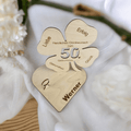 Geschenkverpackung für das personalisierte Kleeblatt aus Holz mit Geldring – sofort bereit zum Verschenken.