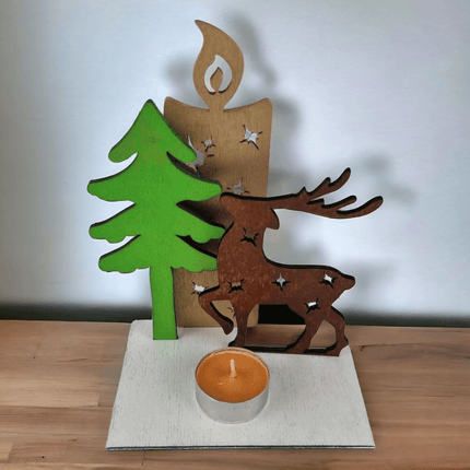 Mehrfarbige Kerze mit Tannenbaum, Kerze und Hirschen - Styon