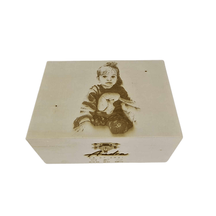 Personalisierte Holzkiste mit Portrait, graviertes Babybild - Styon