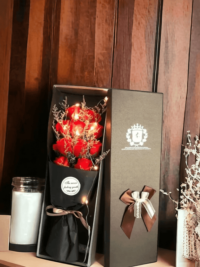 Rosenstrauß, Seifenrosen Geschenkbox mit Lichterkette - Styon