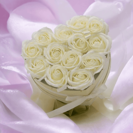 Seifenblumen-Geschenk Sträußchen - 13 cremefarbene Rosen - Herz - Styon
