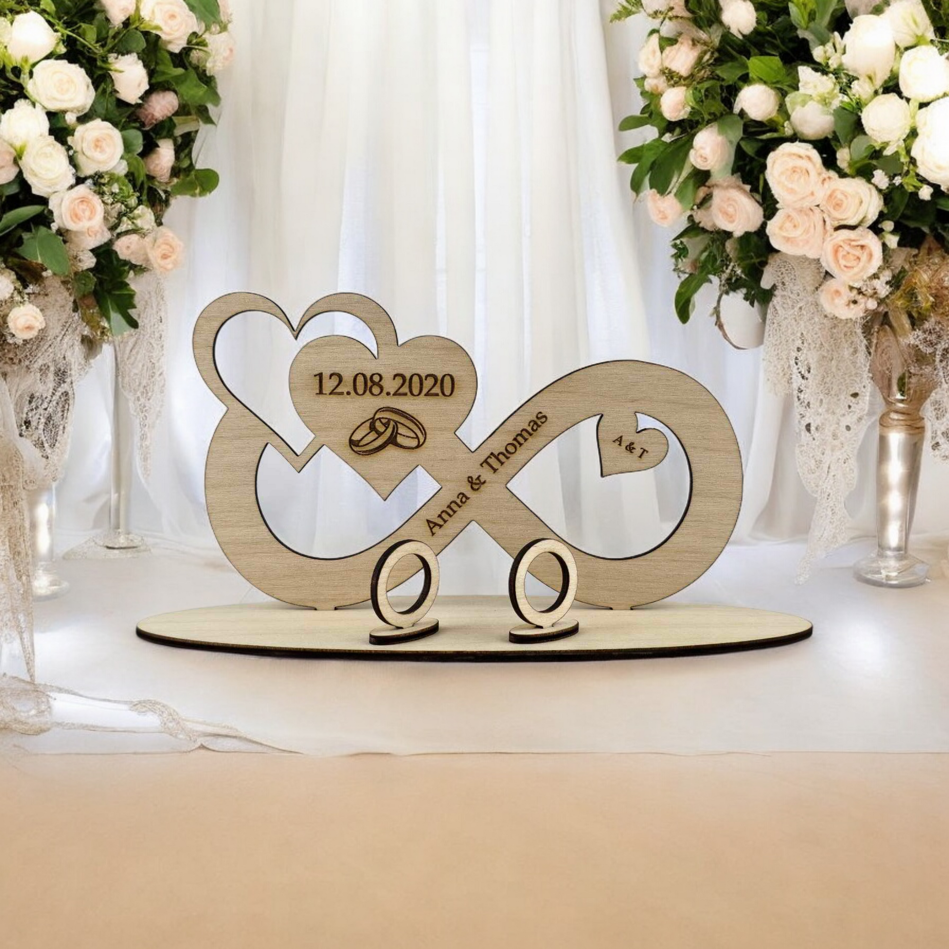 Unendlichkeitszeichen mit Herzmotiv, personalisiert – liebevolles Geschenk für Paare, Jahrestag oder Valentinstag.
